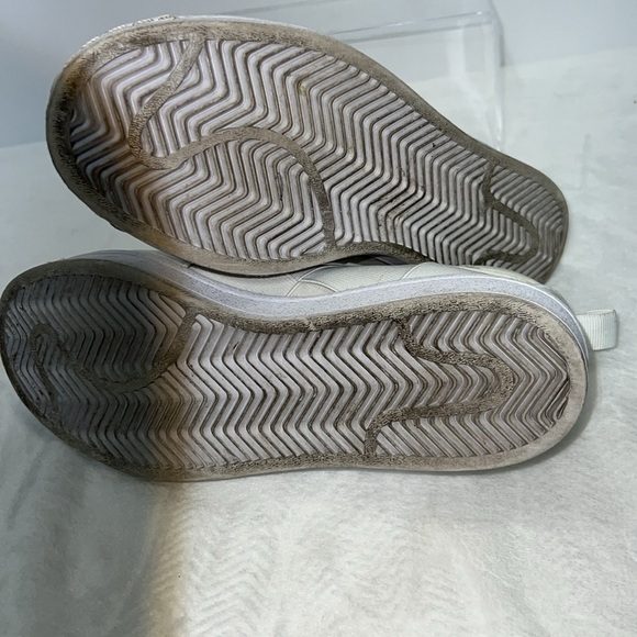 Women’s Adidas superstar white gym shoe/sneakers. Size 7.5. EUC - Picture 6 of 6